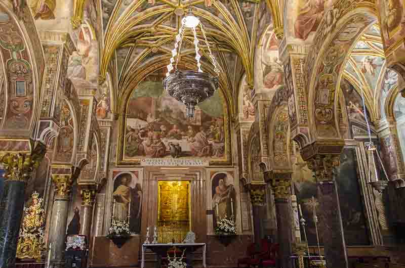 Córdoba 080 - Mezquita Catedral - interior - parroquia del Sagrario.jpg